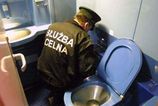 Cel: Żadnych papierosów z przemytu na bazarach. Akcja celników i policji