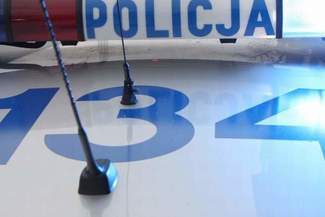 Wiózł dzieci i wjechał do rowu. Był pijany