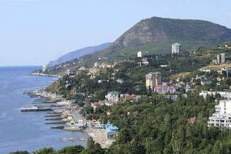 Puste plaże, zamknięte hotele i kioski nad morzem - tak wygląda dziś Krym