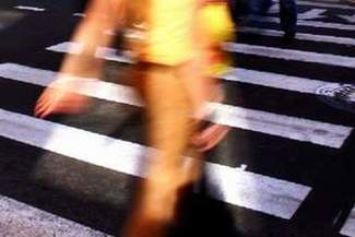 Potrącił kobietę na przejściu i uciekł, później zgłosił się na policję