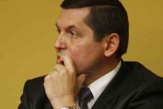 Burmistrz pozywa internautów, syn starosty odpuszcza