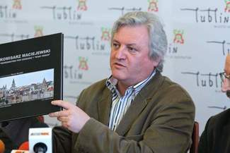 "Komisarz Maciejewski". Nowy serial z Gajosem i Fronczewskim