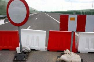 S17 osiada w dolinie Ciemięgi. Muszą rozebrać 240 metrów drogi