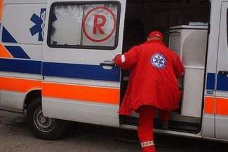 Zatruli się i leżeli na trawniku. Trafili do szpitala