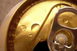 Prowadził samochód i popijał piwo. Miał 1,5 promila