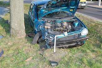 Ukradł opla, jazdę skończył na drzewie