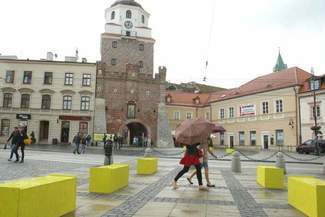 "Krzyk o ławki" i "Latający plac Wolności" czyli niezwykle Efemeryczna Przestrzeń Miasta