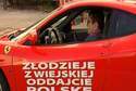 "Złodzieje z Wiejskiej, oddajcie Polskę" - napisał biznesmen na swoim ferrari