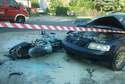 Motocyklista uderzył w zaparkowany samochód. Trafił do szpitala