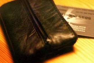 Ukradł kartę i płacił nią w sklepach. Z konta zniknęło 900 zł