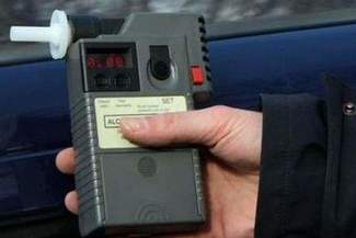 Wójt prowadził samochód i miał 0,5 promila. "To był lek, a nie alkohol"