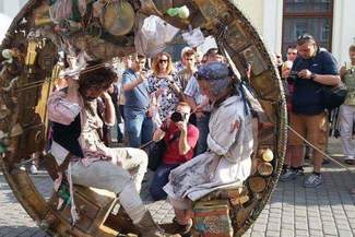 Carnaval Sztuk-Mistrzów: Przyszło ponad 120 tys. osób (wideo)