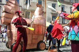 Jarmark Jagielloński. Kura, stragany, gra muzyka. Sprawdź program