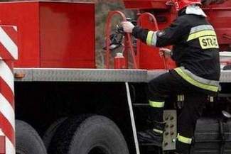 Ul. Szmaragdowa: Ziemia przysypała robotnika. Uratowali go strażacy