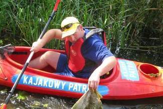 Okuninka: Kajakarze chcą zawstydzić śmieciarzy