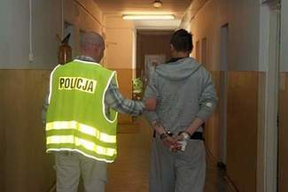 Złodzieje podczas ucieczki porzucili niemowlę. Tata wrócił do sklepu