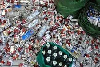 Akcja policji przy marketach. Zatrzymania za nielegalny alkohol i papierosy