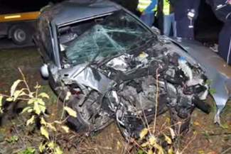 Wypadek w Żabnie. Auto wjechało w drzewo, kierowca zginął (wideo)