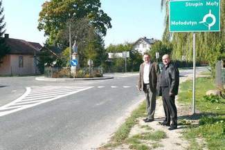 Współpraca starostwa i gminy buduje drogi i chodniki