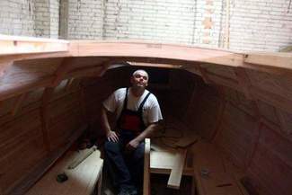 Noe z Bychawy buduje w stodole jacht. Projekt wziął z Internetu