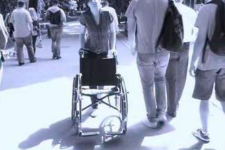 Napisał piosenkę dla żony chorej na stwardnienie rozsiane. Powstał też teledysk