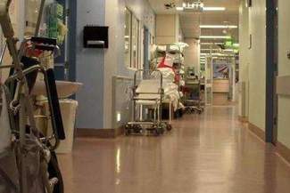 Śmierć pacjenta w szpitalu. Martwy mężczyzna znaleziony w ubikacji