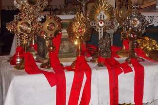 Alternatywa dla Halloween. Wierni przeszli z relikwiami