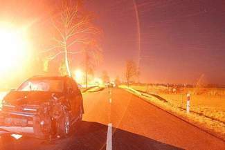 Jarosławiec: Toyota zjechała w grupę ludzi. Dwie osoby nie żyją (zdjęcia)