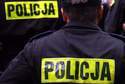 Pijany mężczyzna potrącił policjantów. Miał zakaz kierowania autem