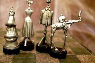 Szachy z całego świata na wystawie w Zamościu