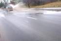 Deszcz obnażył fuszerkę na niedawno wyremontowanej drodze
