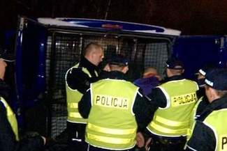 Ranił nożem taksówkarza i uciekł. Znaleźli go po śladach na śniegu