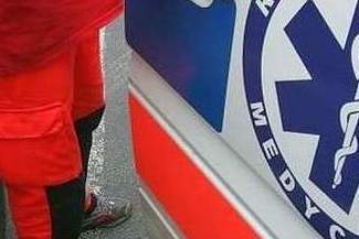 81-latek na mrozie szedł w sandałach i swetrze