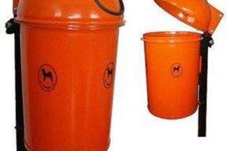 Kosze na psie odchody na ulicach Łęcznej