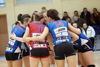 Lider zbyt mocny dla siatkarek Tomasovii
