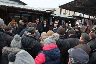 Kupcy boją się o miejsca pracy. Prezydent: "Nie likwidujemy bazaru. Chcemy pomóc"