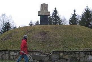 Pomnik w rozsypce. Kombatanci proszą miasto o remont