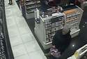 Ukradła perfumy za 1700 złotych. Wszystko zarejestrował sklepowy monitoring