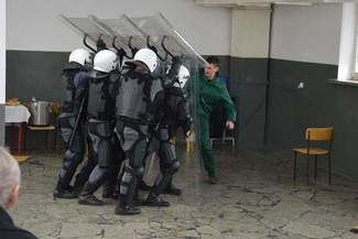 Włodawa: Narkotyki, żółw i grochówka. Wizyta w więzieniu