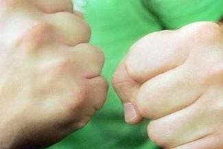 Pobili ich, bo zwrócili im uwagę, że głośno się zachowują