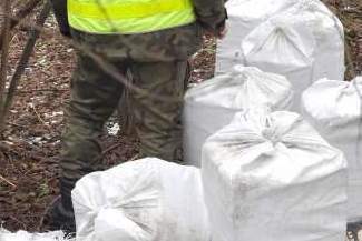 Papierosy leżały przy torach. Wspólnicy przemytnika nie zdążyli