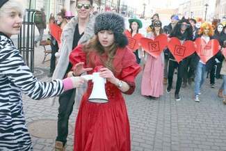 Młodzi promują teatr. 11 marca zaczynają się "Zwierciadła”