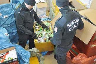 W Dorohusku utknęły tony podróbek. Odzież, akcesoria, elektronika