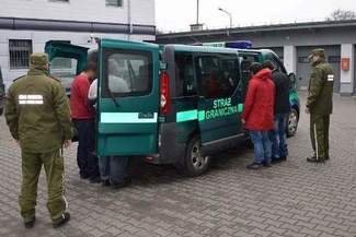 Wpław przez Bug z Białorusi do Polski