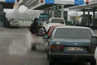 Ukraińcy uciekają do Polski przed wojną. Żaden nie dostał statusu uchodźcy