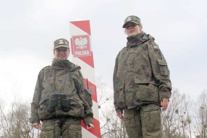 Kapral Magdalena Aponiuk i kapral Anna Gorynia<br />
 (Maciej Kaczanowski)