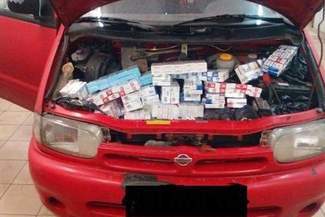 1,8 tys. paczek papierosów w aucie. Część pod pokrywą silnika