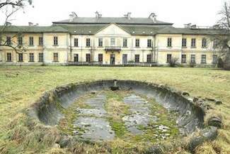 Zamoyscy walczą o pałac Klemensów. Ministerstwo podważyło decyzję wojewody