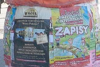 Radny PiS: W Chełmie jest za mało słupów ogłoszeniowych
