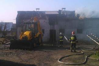 Abramów. Pożar stodoły od uderzenia pioruna